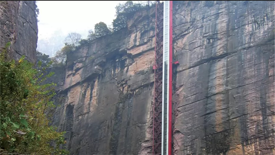 Outdoor elevator